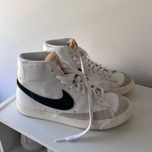 ✨LIKE NEW✨Nike Blazer Mid